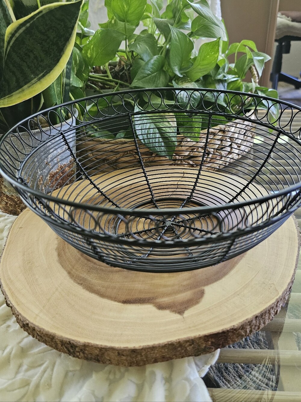 Farmhouse/Country Rustic Black Metal Woven Fruit Basket